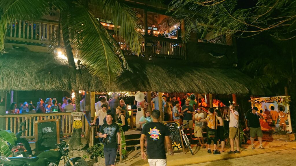 The 15 BEST Things To Do In Roatan According To Locals