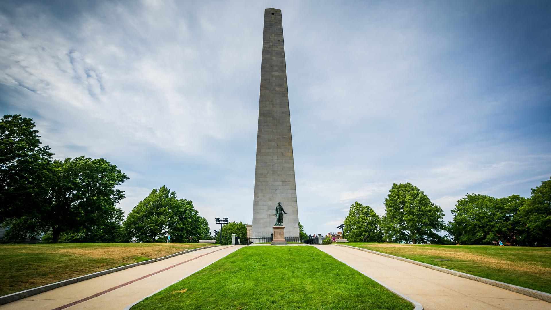 a tall monument in a park