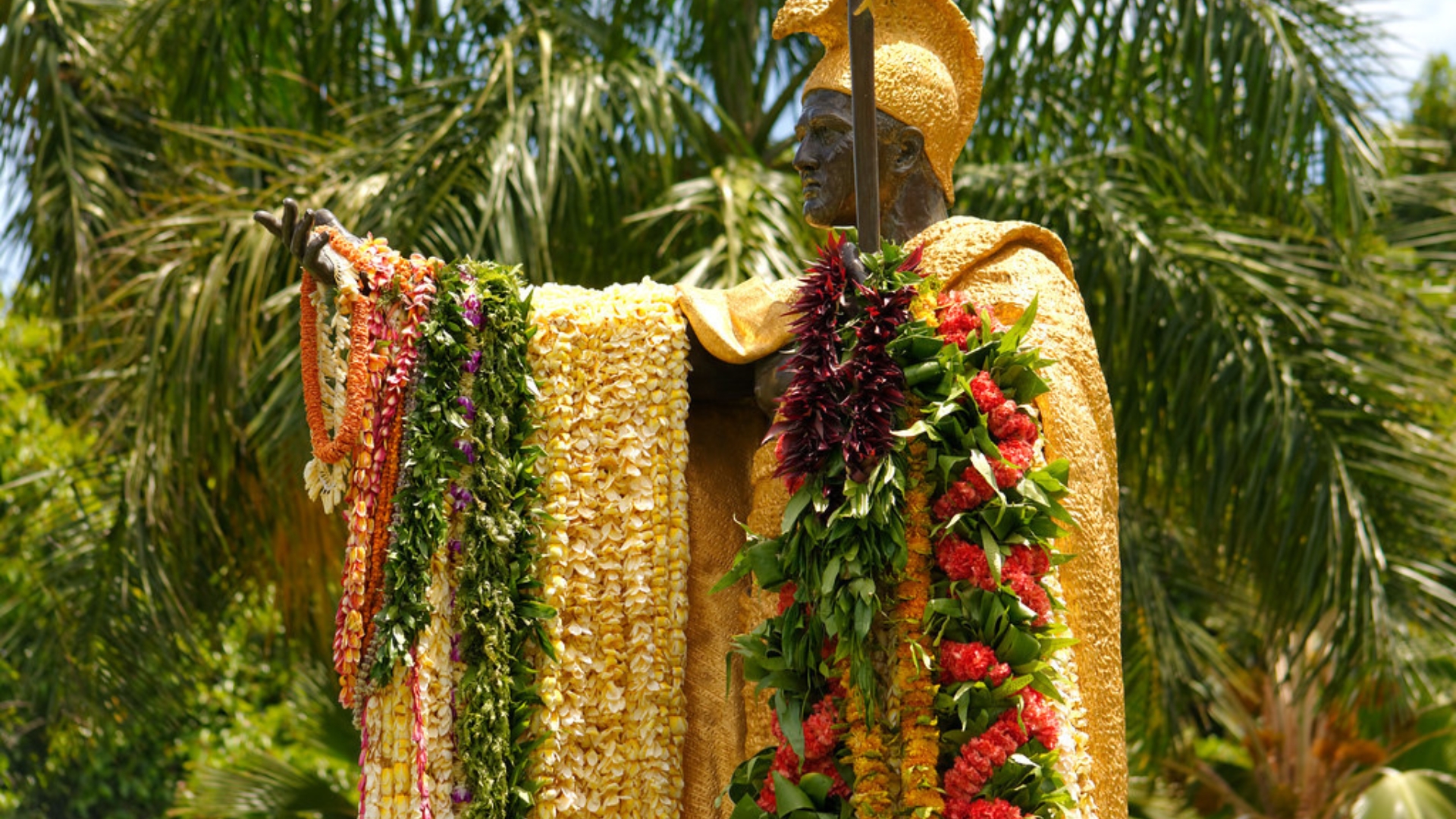 Photo of statue of King Kamehameha.