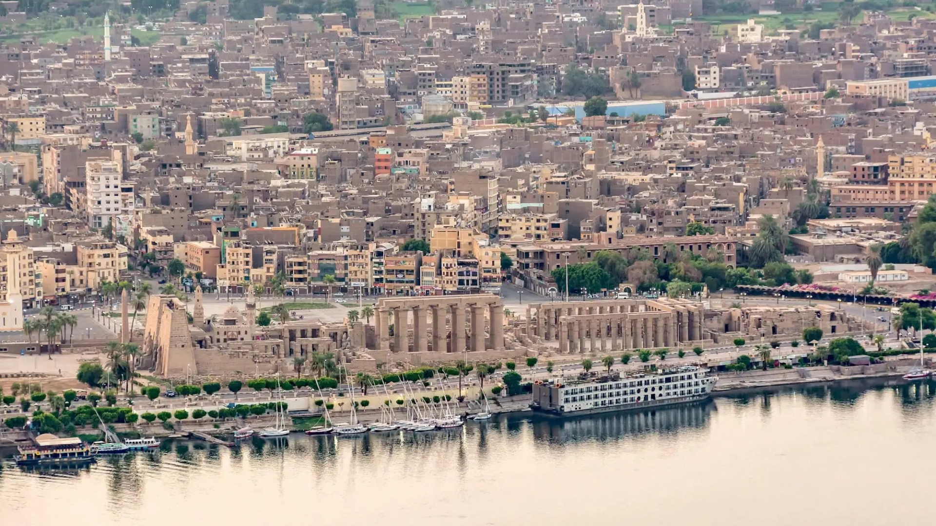 Photo of Luxor.