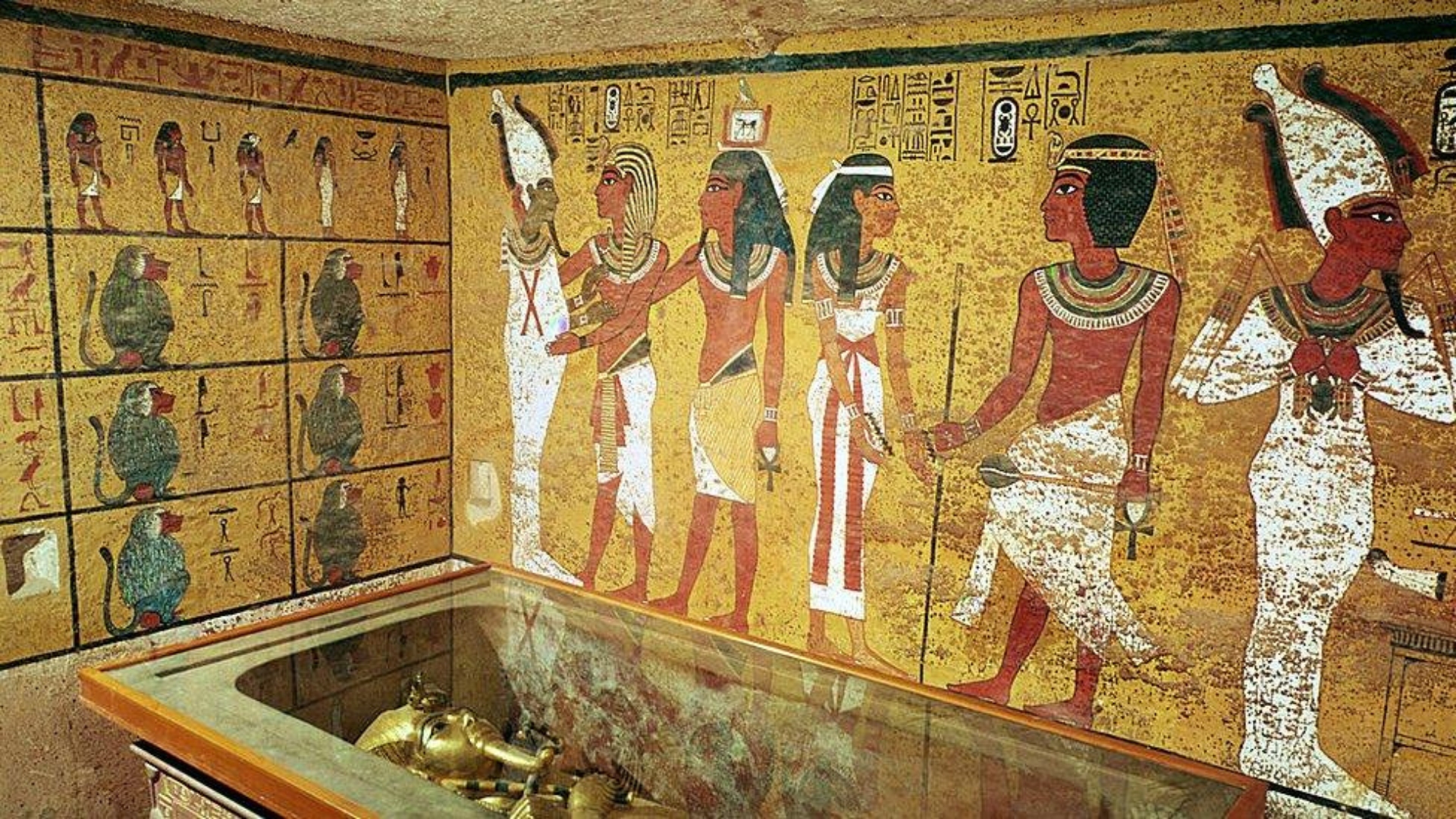 Photo of inside tomb of Nefertiti.