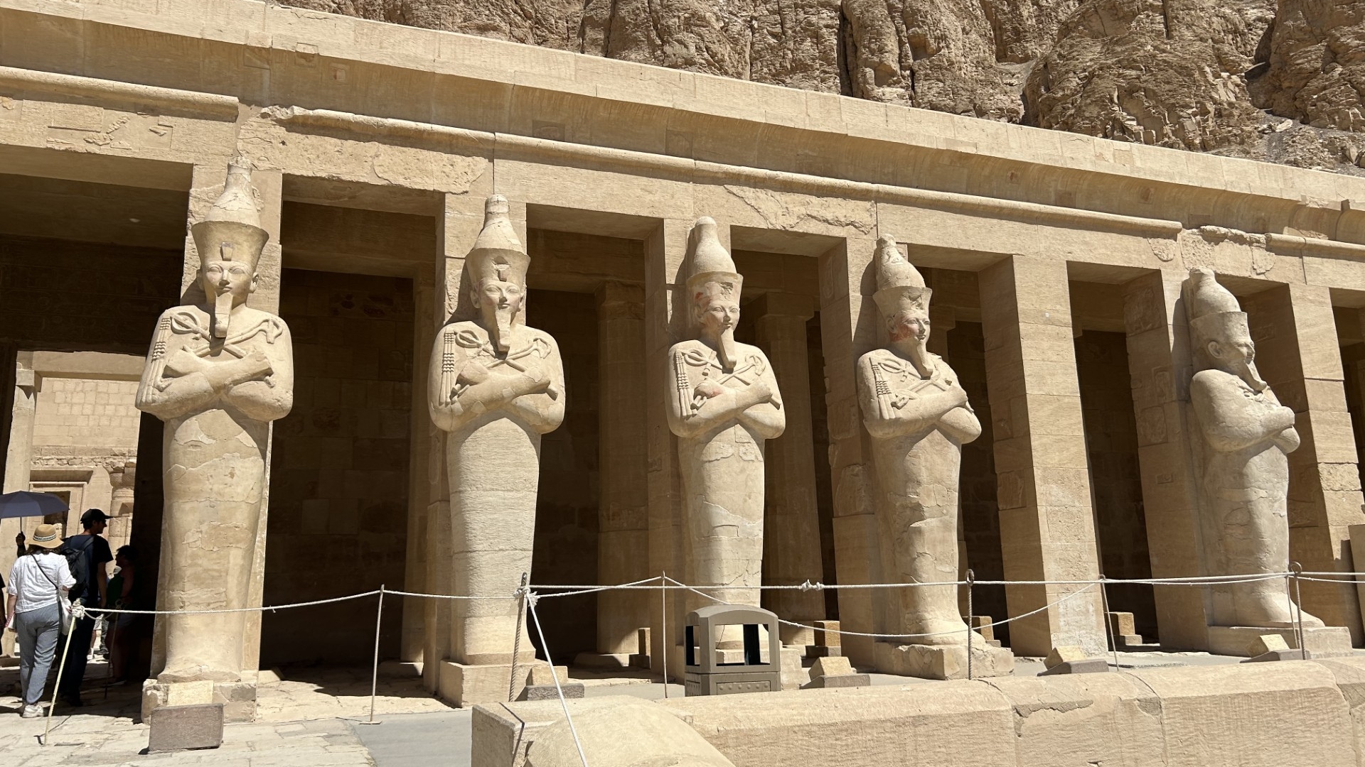 Photo of statutes at the Temple of Hatshepsut.