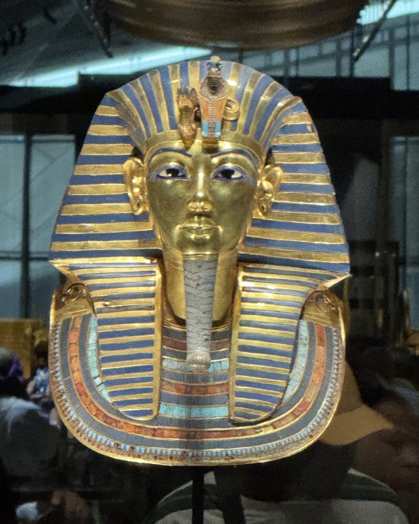 Photo of King Tut's death mask.